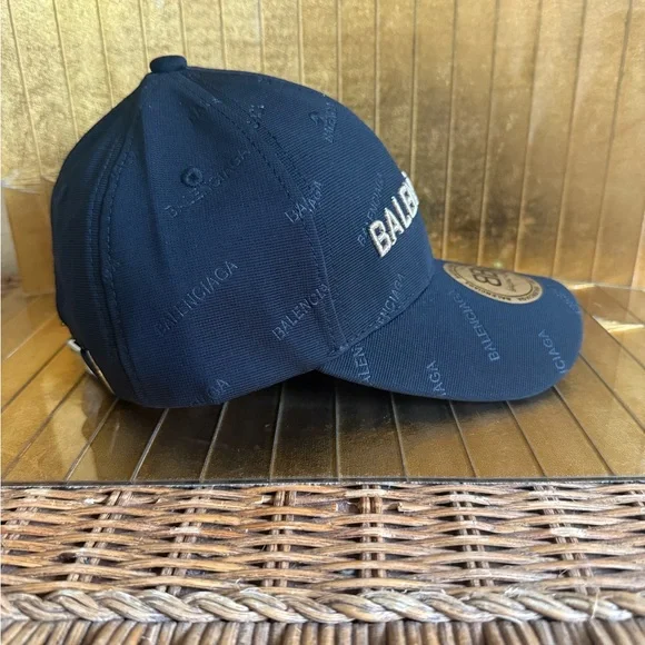 Balenciaga PGA tournament in Spanish Bay, black gold  display picture 1